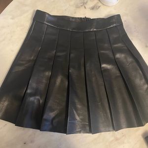 Aritizia Sunday Best Olive Skirt Size 6 - never worn, new with tags